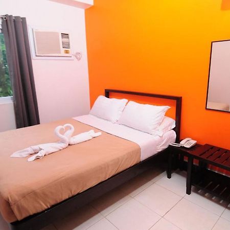 Negrense Suites Bacolod Bagian luar foto