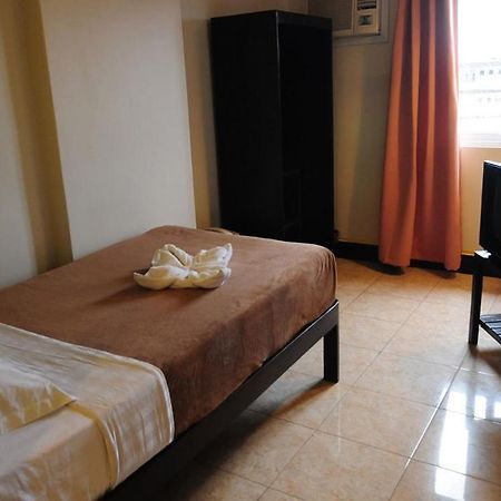 Negrense Suites Bacolod Bagian luar foto