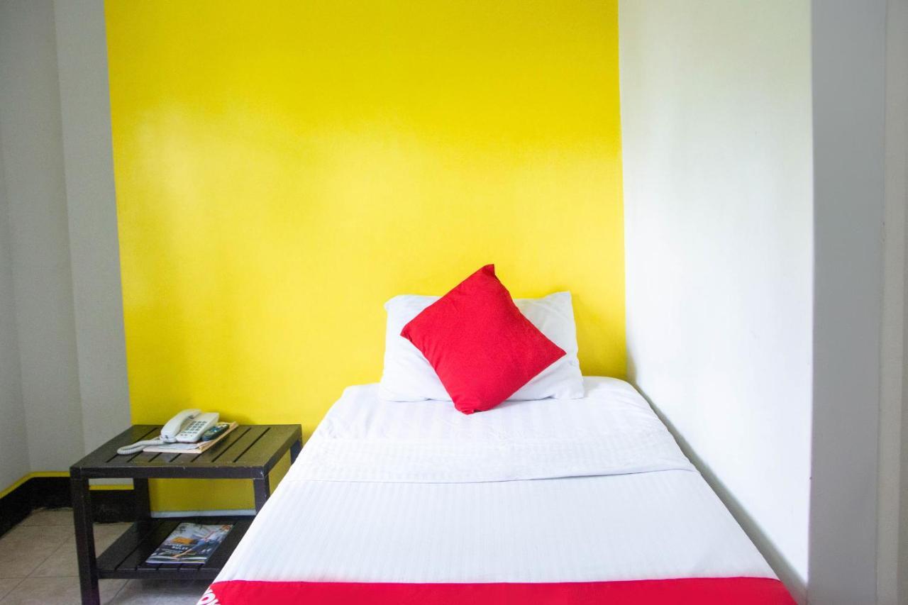 Negrense Suites Bacolod Bagian luar foto
