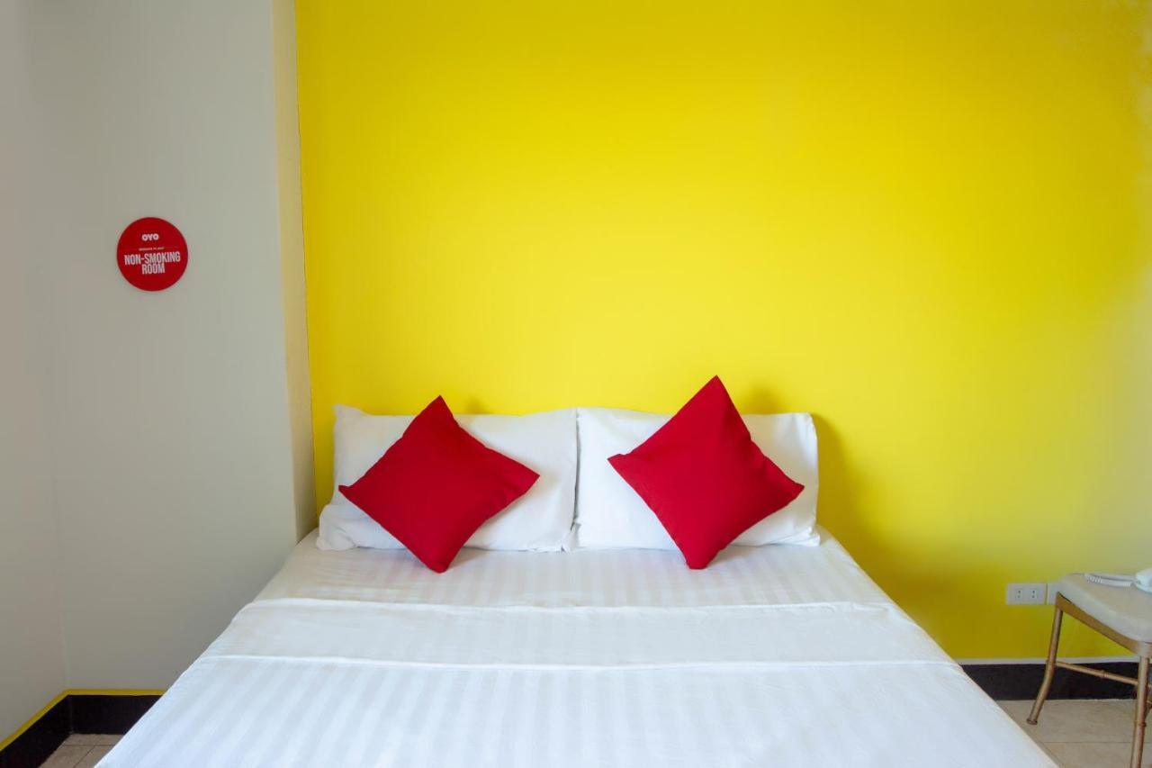 Negrense Suites Bacolod Bagian luar foto