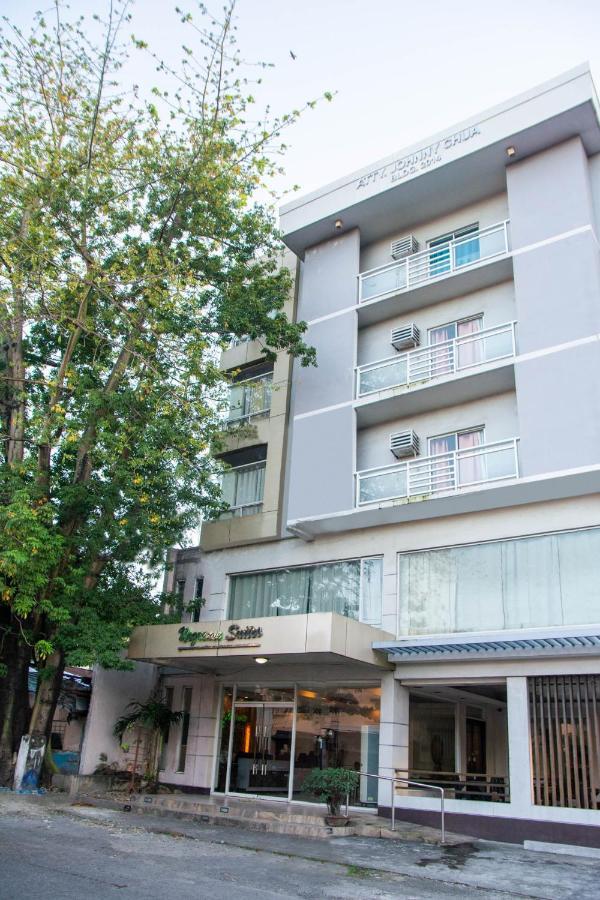 Negrense Suites Bacolod Bagian luar foto