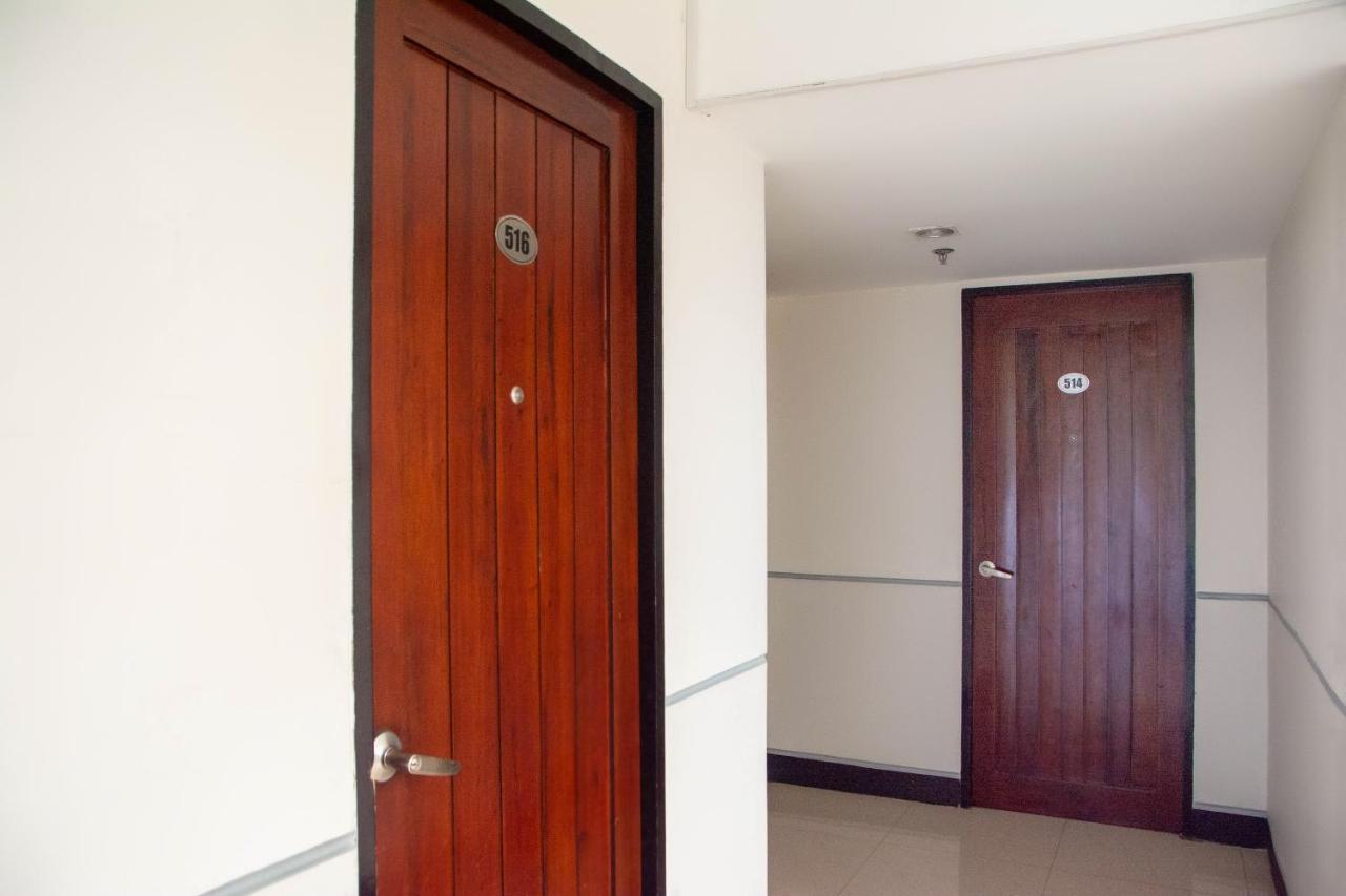 Negrense Suites Bacolod Bagian luar foto