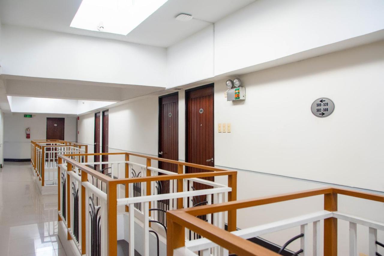 Negrense Suites Bacolod Bagian luar foto